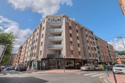 Piso De 3 Dormitorios Con 3 Balcones, Ascensor Cota 0 y Fachada Rehabilitada En Pleno Centro