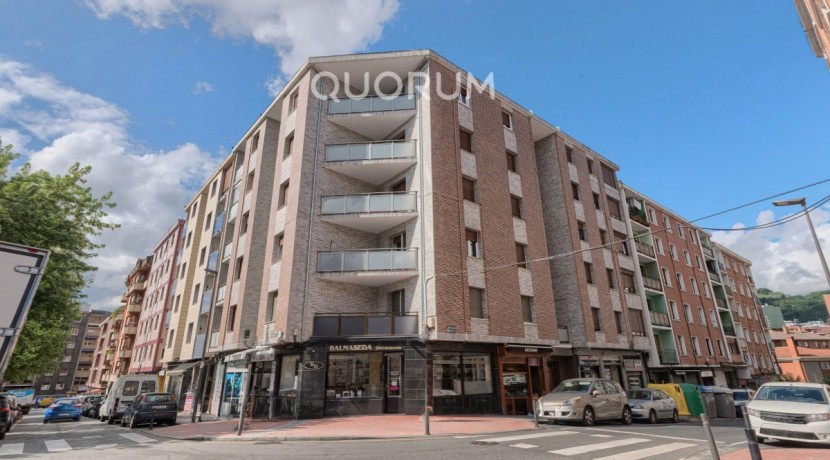Piso De 3 Dormitorios Con 3 Balcones, Ascensor Cota 0 y Fachada Rehabilitada En Pleno Centro