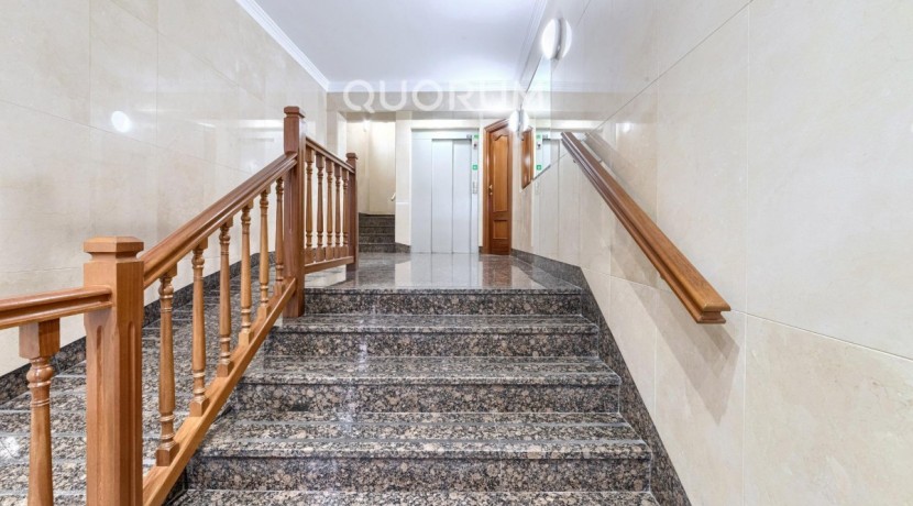 Piso De 3 Dormitorios Con 3 Balcones, Ascensor Cota 0 y Fachada Rehabilitada En Pleno Centro
