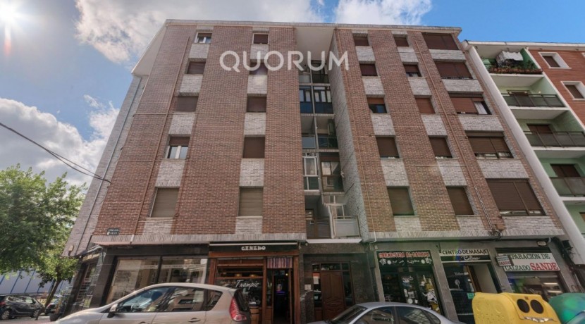 Piso De 3 Dormitorios Con 3 Balcones, Ascensor Cota 0 y Fachada Rehabilitada En Pleno Centro
