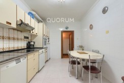 Piso De 3 Habitaciones (4 En origen) Con Gran Salón Y Opción a 2º Baño. Ascensor Cota Cero En Zona Centro Ariz