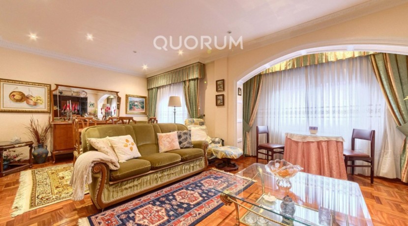 Piso De 3 Habitaciones (4 En origen) Con Gran Salón Y Opción a 2º Baño. Ascensor Cota Cero En Zona Centro Ariz