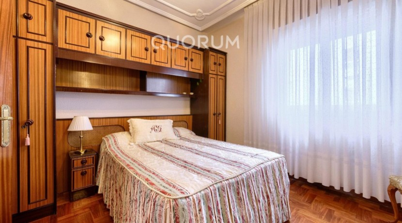 Piso De 3 Habitaciones (4 En origen) Con Gran Salón Y Opción a 2º Baño. Ascensor Cota Cero En Zona Centro Ariz