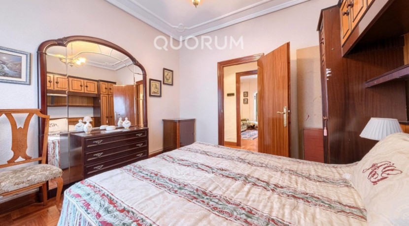 Piso De 3 Habitaciones (4 En origen) Con Gran Salón Y Opción a 2º Baño. Ascensor Cota Cero En Zona Centro Ariz