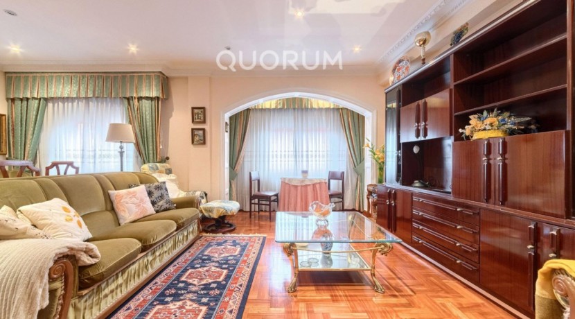 Piso De 3 Habitaciones (4 En origen) Con Gran Salón Y Opción a 2º Baño. Ascensor Cota Cero En Zona Centro Ariz
