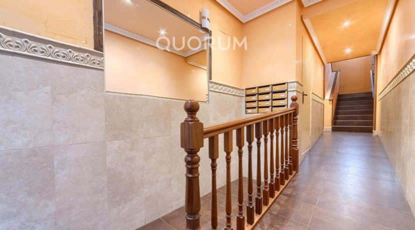 Piso De 3 Habitaciones (4 En origen) Con Gran Salón Y Opción a 2º Baño. Ascensor Cota Cero En Zona Centro Ariz