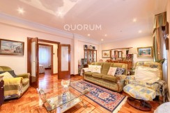 Piso De 3 Habitaciones (4 En origen) Con Gran Salón Y Opción a 2º Baño. Ascensor Cota Cero En Zona Centro Ariz