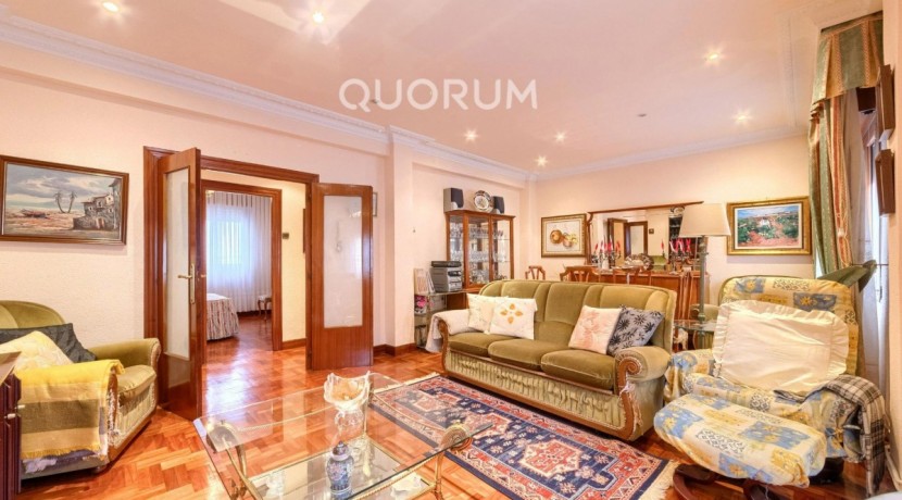 Piso De 3 Habitaciones (4 En origen) Con Gran Salón Y Opción a 2º Baño. Ascensor Cota Cero En Zona Centro Ariz