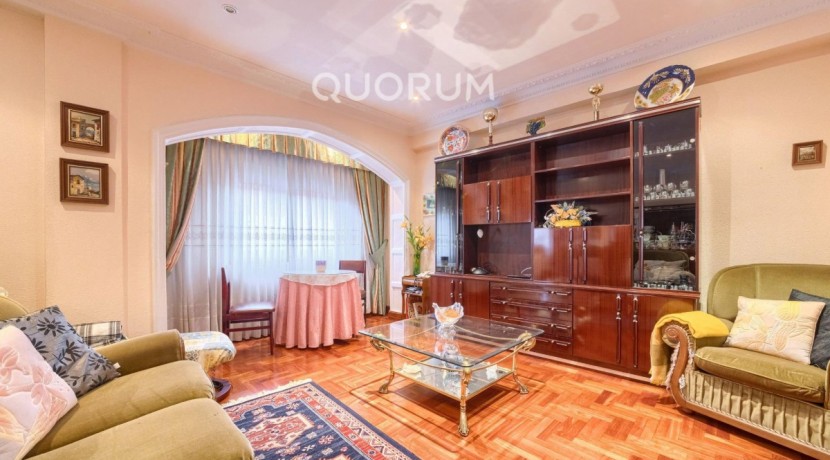 Piso De 3 Habitaciones (4 En origen) Con Gran Salón Y Opción a 2º Baño. Ascensor Cota Cero En Zona Centro Ariz