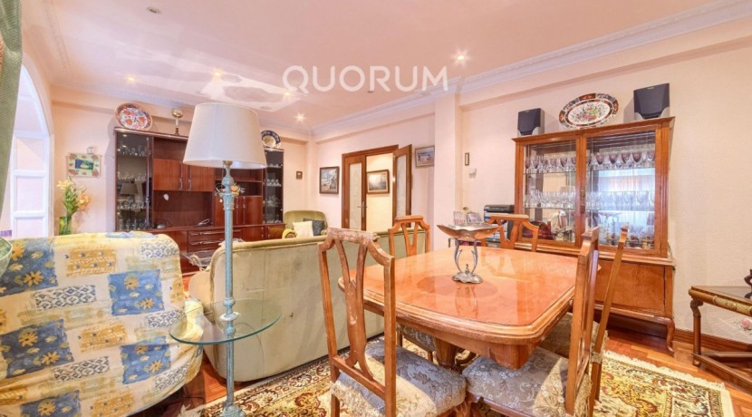 Piso De 3 Habitaciones (4 En origen) Con Gran Salón Y Opción a 2º Baño. Ascensor Cota Cero En Zona Centro Ariz