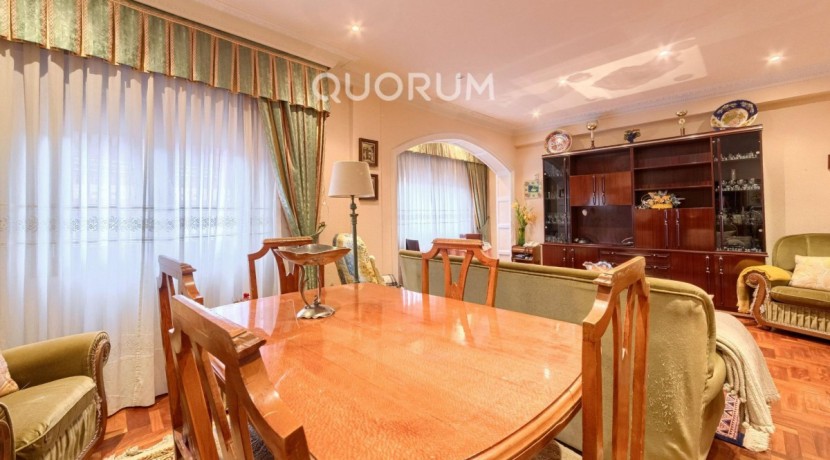 Piso De 3 Habitaciones (4 En origen) Con Gran Salón Y Opción a 2º Baño. Ascensor Cota Cero En Zona Centro Ariz