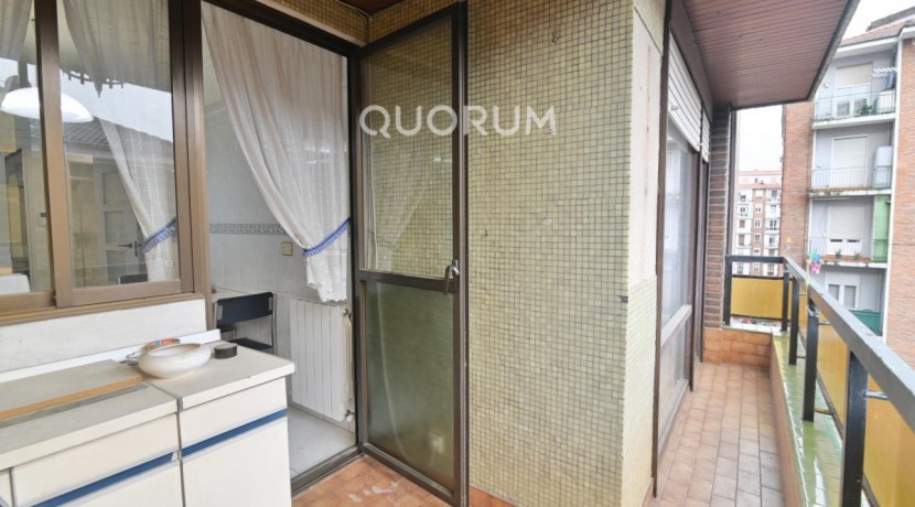 Piso de 3 Habitaciones Con Terraza Y 2 Baños En El Centro De Santutxu