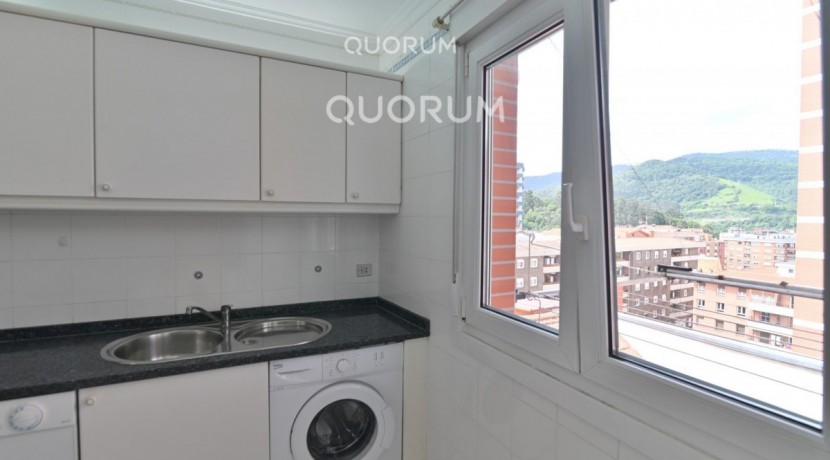 Piso De 3 Habitaciones En El Centro De Santutxu