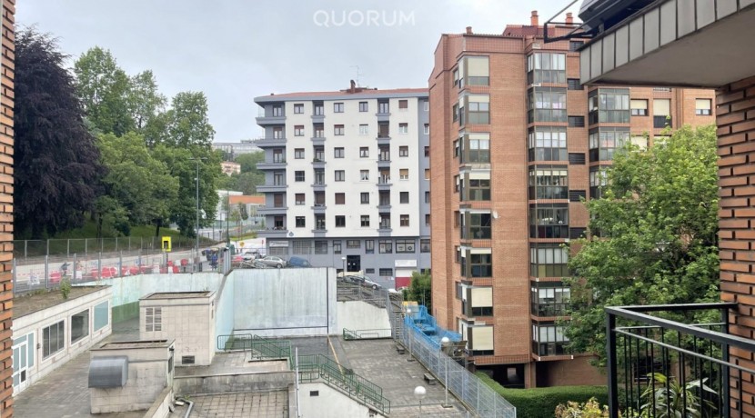Piso De 3 Habitaciones En Txurdinaga.