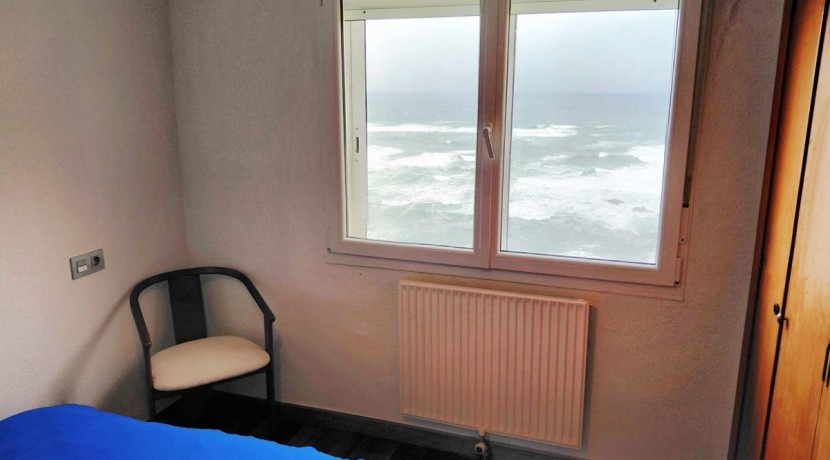 Piso En Primera Línea de Playa Con LAS MEJORES VISTAS AL PEÑÓN En Urbanización Sopelmar