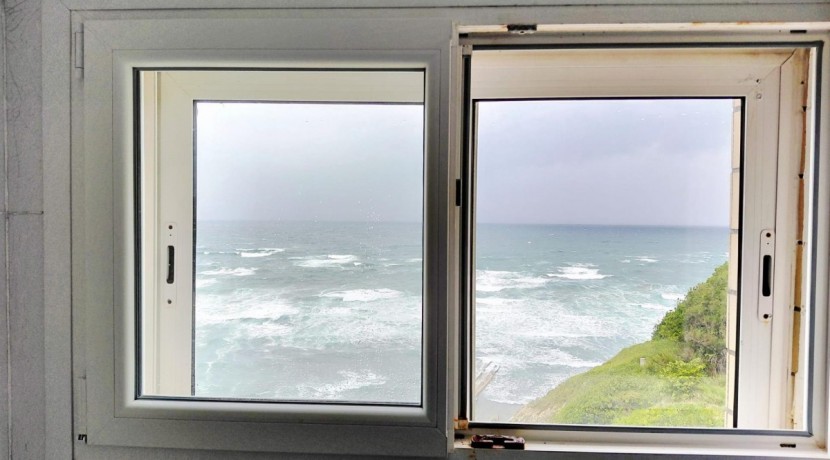 Piso En Primera Línea de Playa Con LAS MEJORES VISTAS AL PEÑÓN En Urbanización Sopelmar