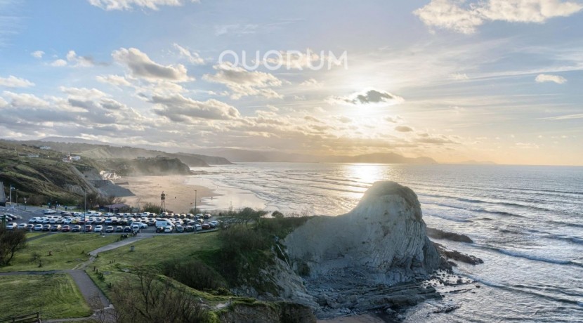 Piso En Primera Línea de Playa Con LAS MEJORES VISTAS AL PEÑÓN En Urbanización Sopelmar