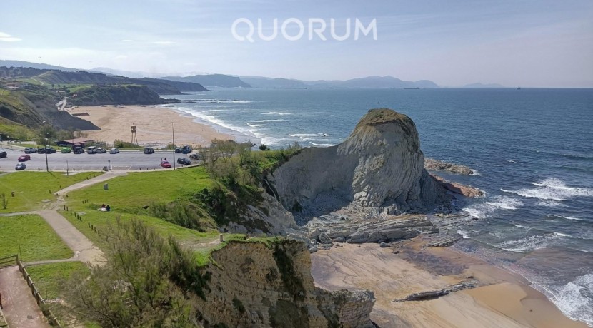 Piso En Primera Línea de Playa Con LAS MEJORES VISTAS AL PEÑÓN En Urbanización Sopelmar