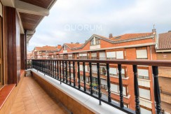 Piso Exterior Amplio y Luminoso De 3 Dorm. (4 de origen) y 2 Baños con Ascensor Cota Cero y Balcón En Arrigorriaga