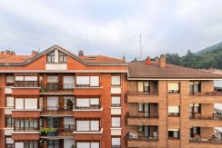 Piso Exterior Amplio y Luminoso De 3 Dorm. (4 de origen) y 2 Baños con Ascensor Cota Cero y Balcón En Arrigorriaga