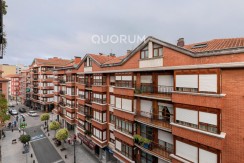 Piso Exterior Amplio y Luminoso De 3 Dorm. (4 de origen) y 2 Baños con Ascensor Cota Cero y Balcón En Arrigorriaga