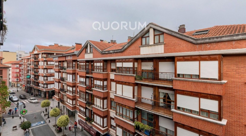Piso Exterior Amplio y Luminoso De 3 Dorm. (4 de origen) y 2 Baños con Ascensor Cota Cero y Balcón En Arrigorriaga
