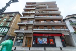 Piso Exterior Amplio y Luminoso De 3 Dorm. (4 de origen) y 2 Baños con Ascensor Cota Cero y Balcón En Arrigorriaga