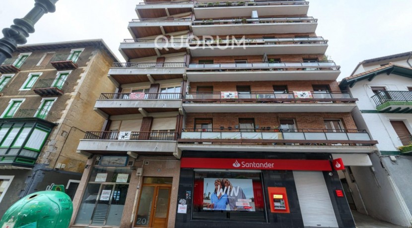 Piso Exterior Amplio y Luminoso De 3 Dorm. (4 de origen) y 2 Baños con Ascensor Cota Cero y Balcón En Arrigorriaga