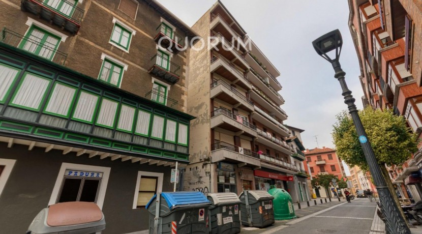 Piso Exterior Amplio y Luminoso De 3 Dorm. (4 de origen) y 2 Baños con Ascensor Cota Cero y Balcón En Arrigorriaga