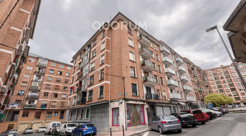 Piso Luminoso De 2 Dormitorios Con Ascensor Para Decorar A Tu Gusto en Zona Ariz