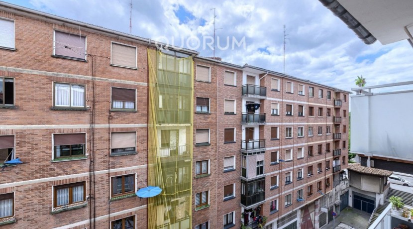 Piso Luminoso De 2 Dormitorios Con Ascensor Para Decorar A Tu Gusto en Zona Ariz