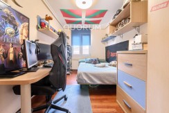 Piso Luminoso y Totalmente Exterior De 3 Dormitorios Con Amplio Trastero  En Zona Lanbarketa