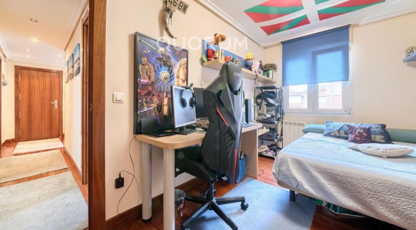 Piso Luminoso y Totalmente Exterior De 3 Dormitorios Con Amplio Trastero  En Zona Lanbarketa