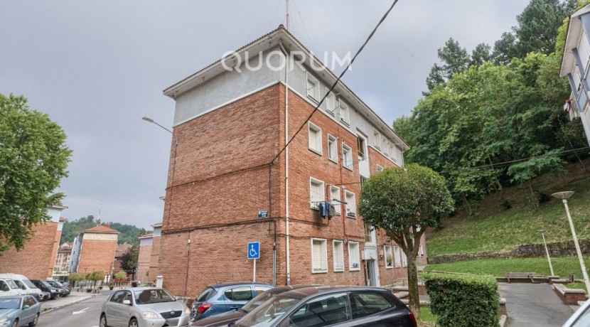 Piso Luminoso y Totalmente Exterior De 3 Dormitorios Con Amplio Trastero  En Zona Lanbarketa