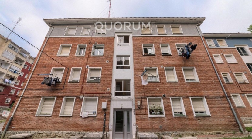 Piso Luminoso y Totalmente Exterior De 3 Dormitorios Con Amplio Trastero  En Zona Lanbarketa