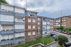 Piso Luminoso y Totalmente Exterior De 3 Dormitorios Con Amplio Trastero  En Zona Lanbarketa