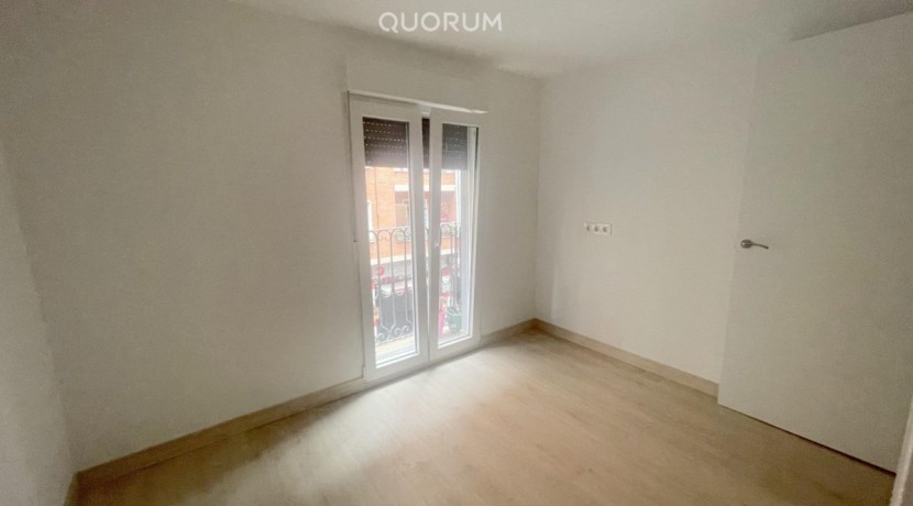 Piso Reformado Sin Amueblar de 3 Habitaciones