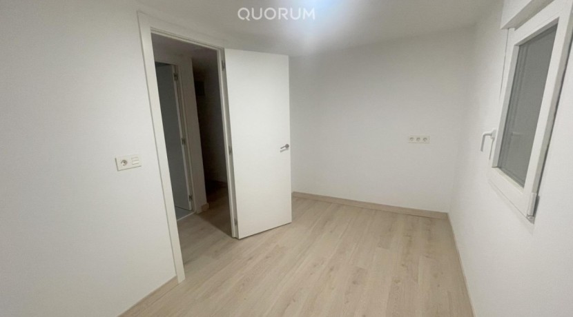 Piso Reformado Sin Amueblar de 3 Habitaciones