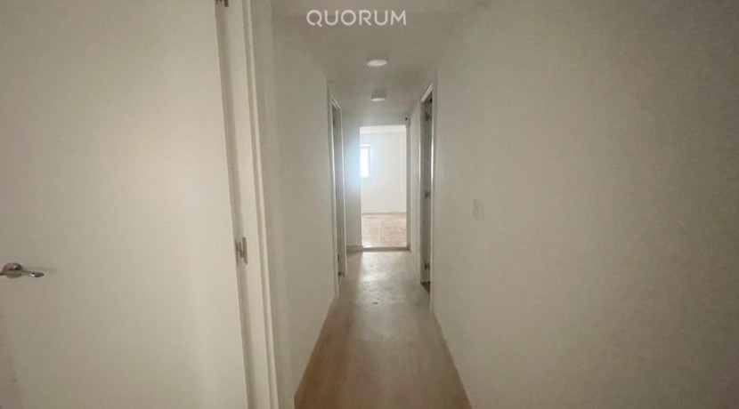 Piso Reformado Sin Amueblar de 3 Habitaciones