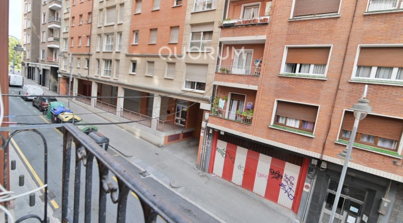 Piso Reformado Sin Amueblar de 3 Habitaciones