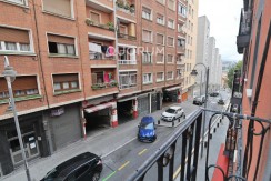 Piso Reformado Sin Amueblar de 3 Habitaciones
