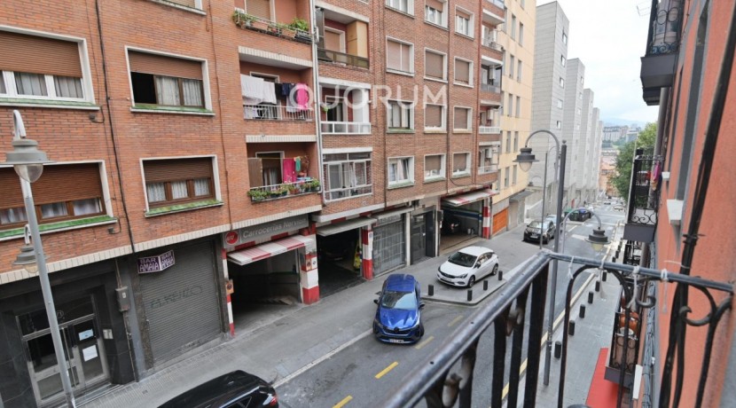 Piso Reformado Sin Amueblar de 3 Habitaciones