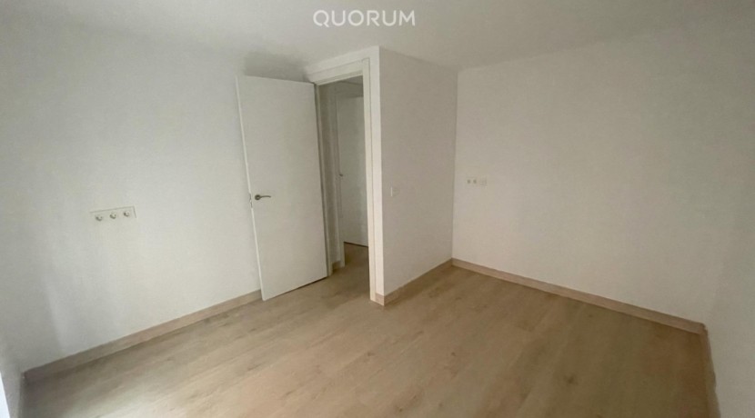 Piso Reformado Sin Amueblar de 3 Habitaciones
