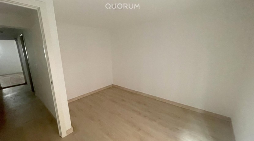 Piso Reformado Sin Amueblar de 3 Habitaciones