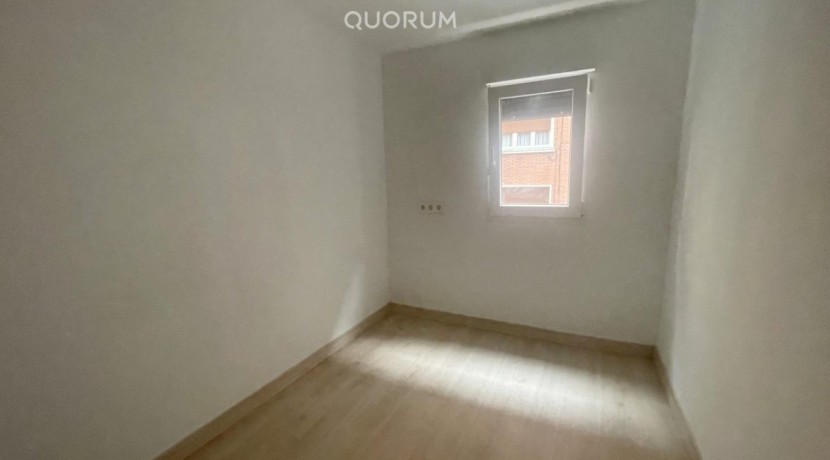 Piso Reformado Sin Amueblar de 3 Habitaciones