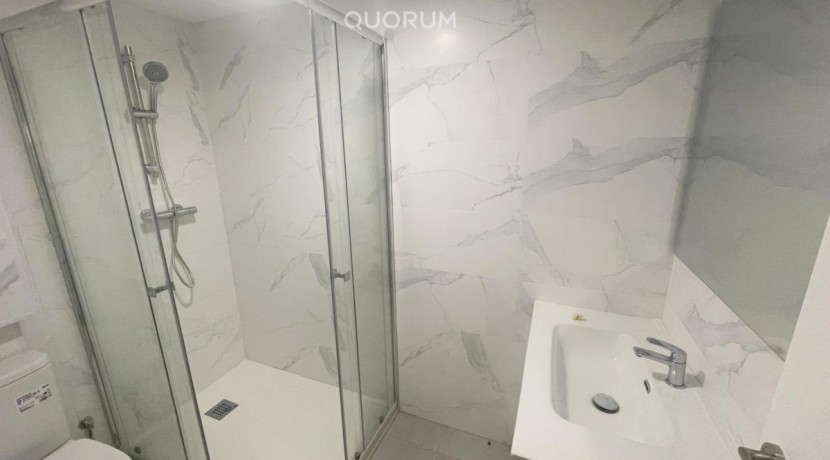 Piso Reformado Sin Amueblar de 3 Habitaciones