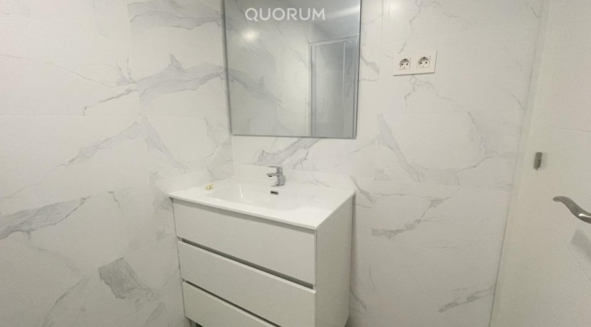Piso Reformado Sin Amueblar de 3 Habitaciones