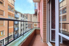 Preciosa Vivienda Luminosa De 2 Dormitorios y 2 Baños Con Balcón y Ascensor Cota 0 en Zona Centro