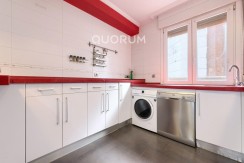 Preciosa Vivienda Luminosa De 2 Dormitorios y 2 Baños Con Balcón y Ascensor Cota 0 en Zona Centro
