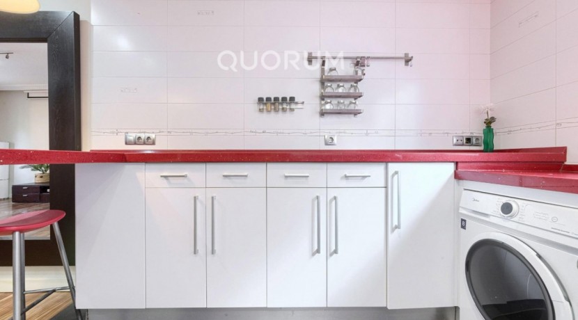 Preciosa Vivienda Luminosa De 2 Dormitorios y 2 Baños Con Balcón y Ascensor Cota 0 en Zona Centro